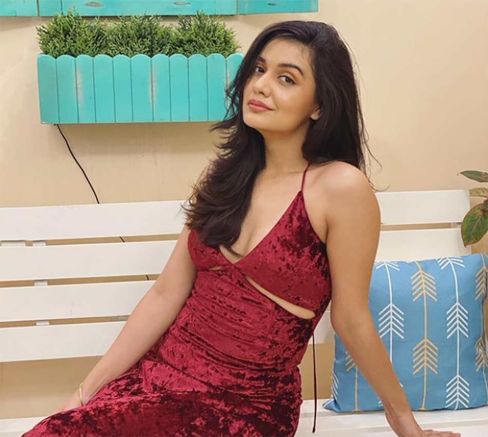 दिव्या अग्रवाल 