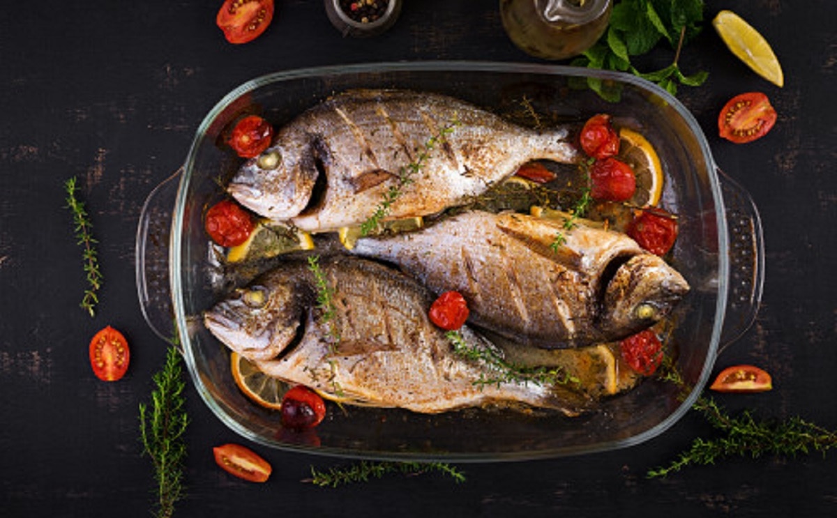 बारिश में नुकसान देंगी खाने की ये 8 चीजें