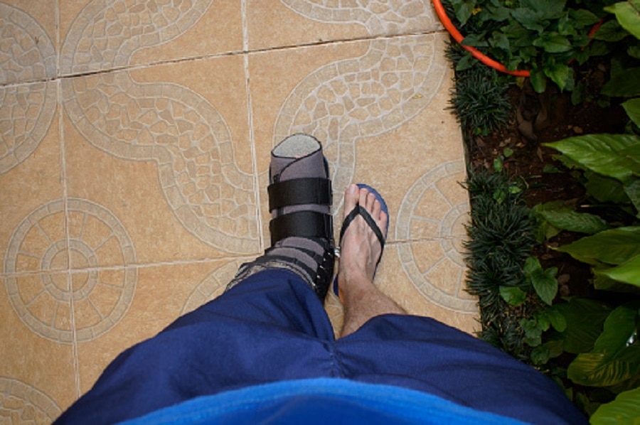 Boozy bride trips over dress