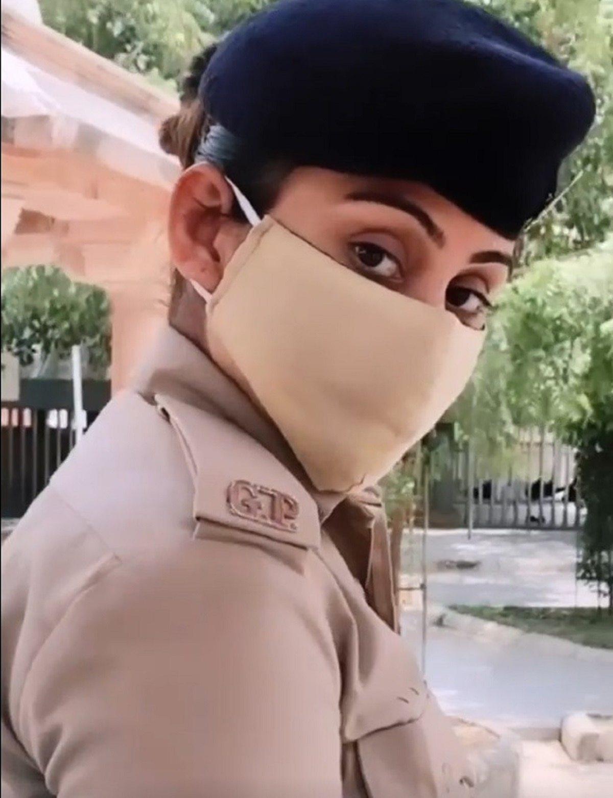 ड्युटी के दौरान बनाए वीडियो