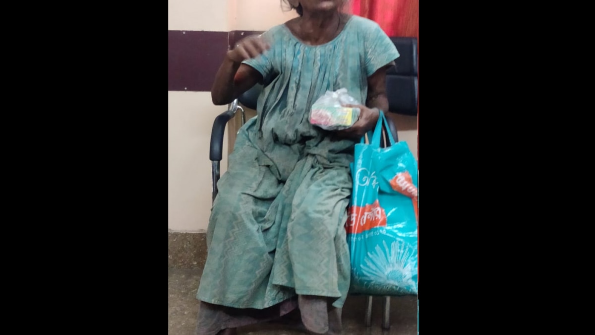 कोलकाता: फुटपाथ पर क्यों रह रही पूर्व CM की ये करीबी रिश्तेदार?