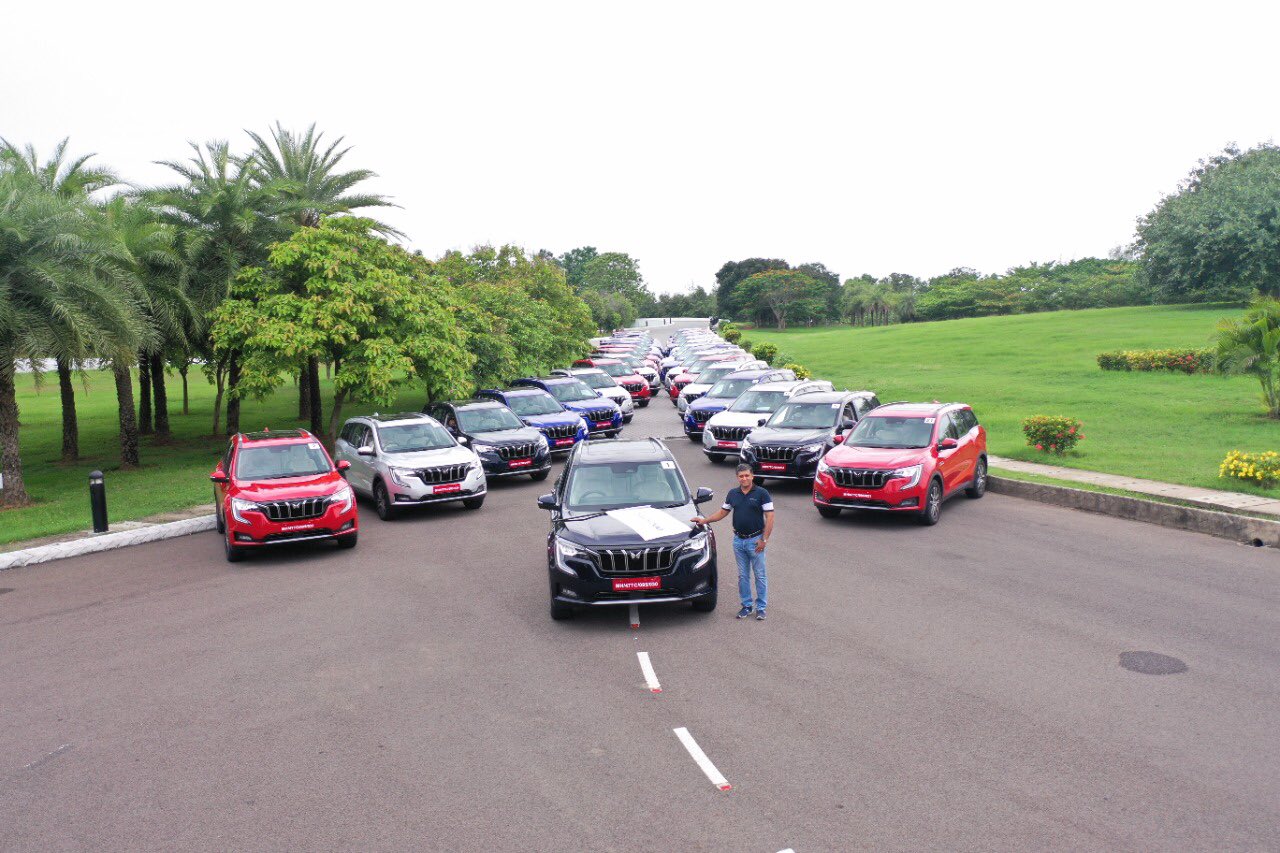 Mahindra XUV700 में इंजन