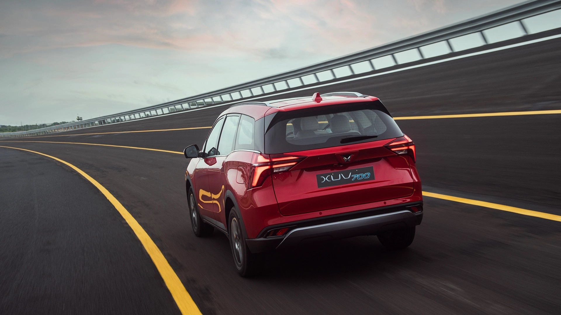 महिंद्रा एक्सयूवी700 की कीमत