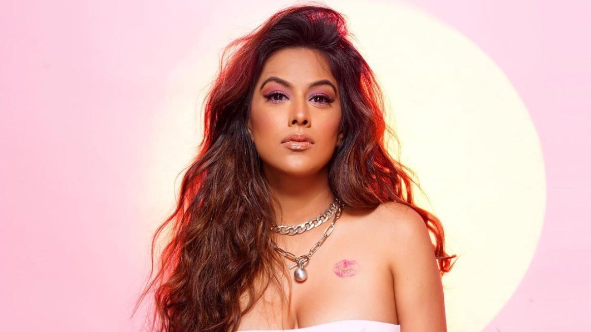 निया शर्मा 