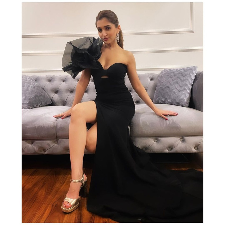 निधि शाह