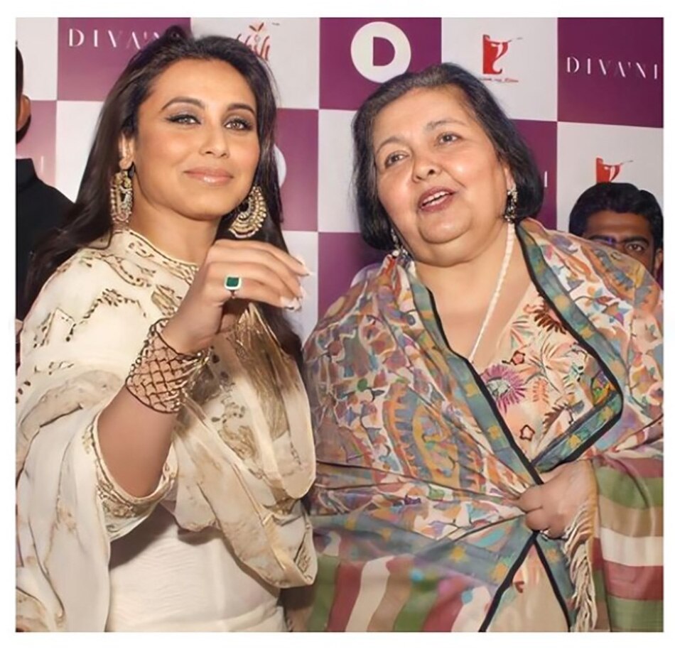 रानी मुखर्जी सास पामेला चोपड़ा के साथ 