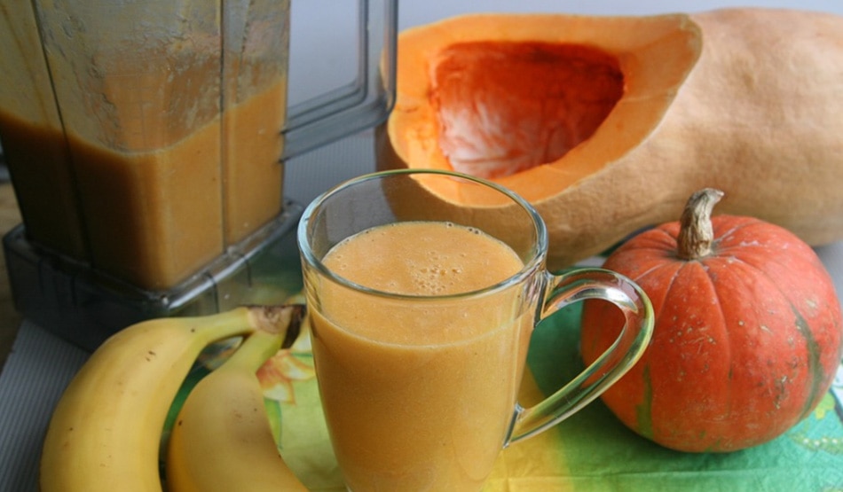 फलों और सब्जियों से बनी स्मूदी