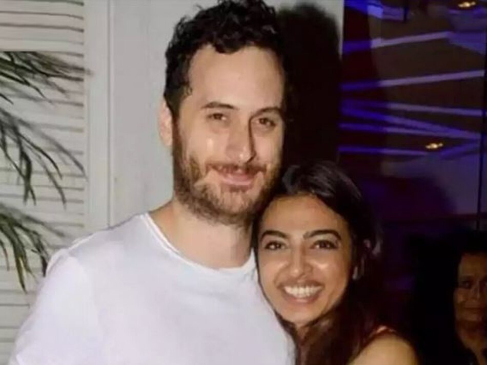 हसबेंड संग राधिका