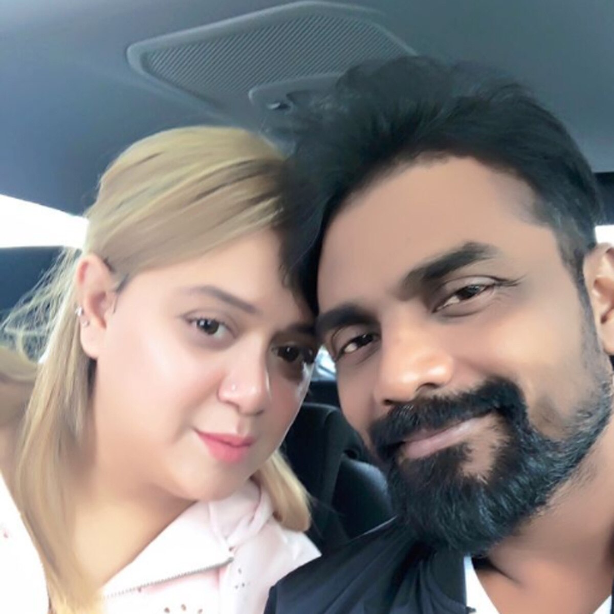 रेमो डिसूजा अपनी पत्नी Lizelle के साथ 