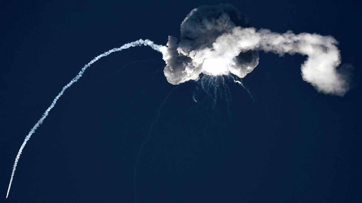 100 Foot Firefly Rocket Blown 