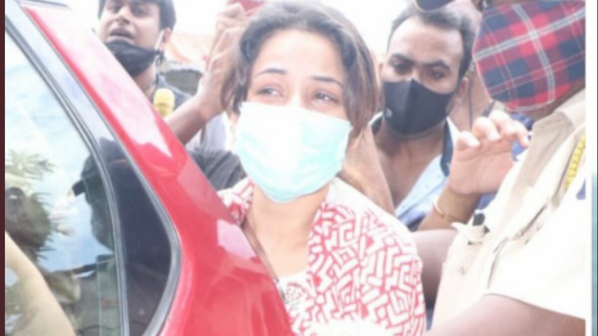 श्मशान घाट में Sidharth को पुकारती दिखीं शहनाज, नम आंखों से दोस्त को किया विदा