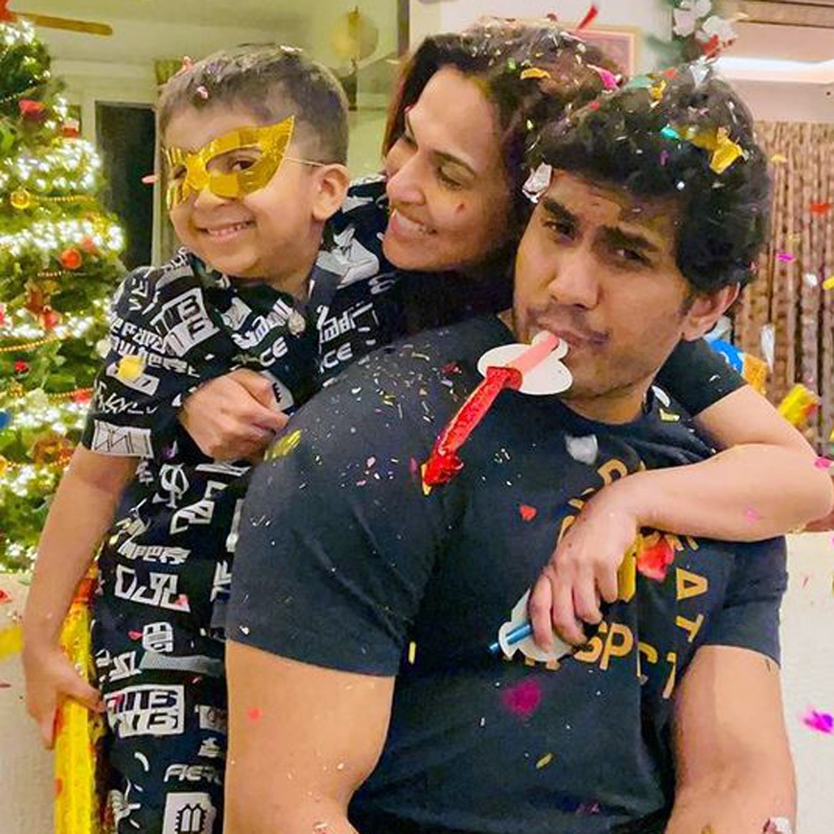 फैमिली संग सौंदर्या