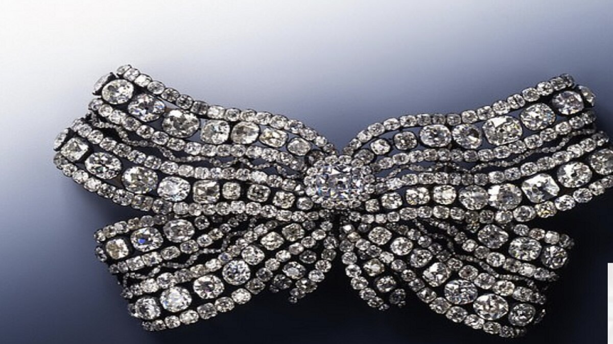 हीरे की तलवार ले उड़े लुटेरे