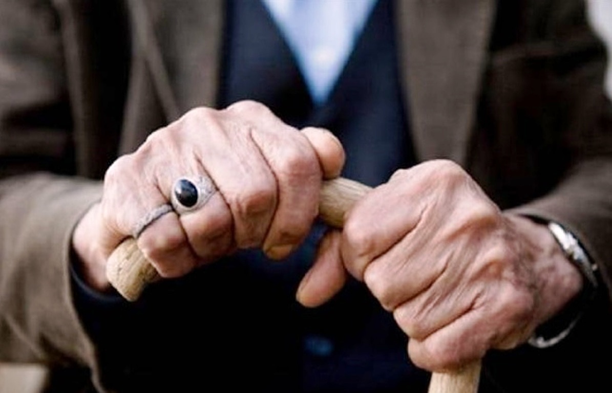 लोअर बर्थ कन्फर्म करा सकते हैं