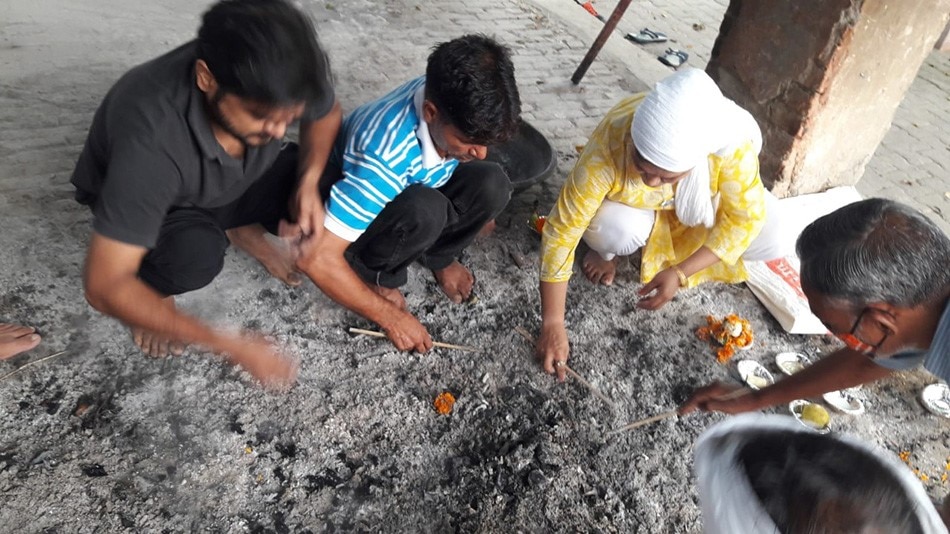 पिता का अंतिम संस्कार