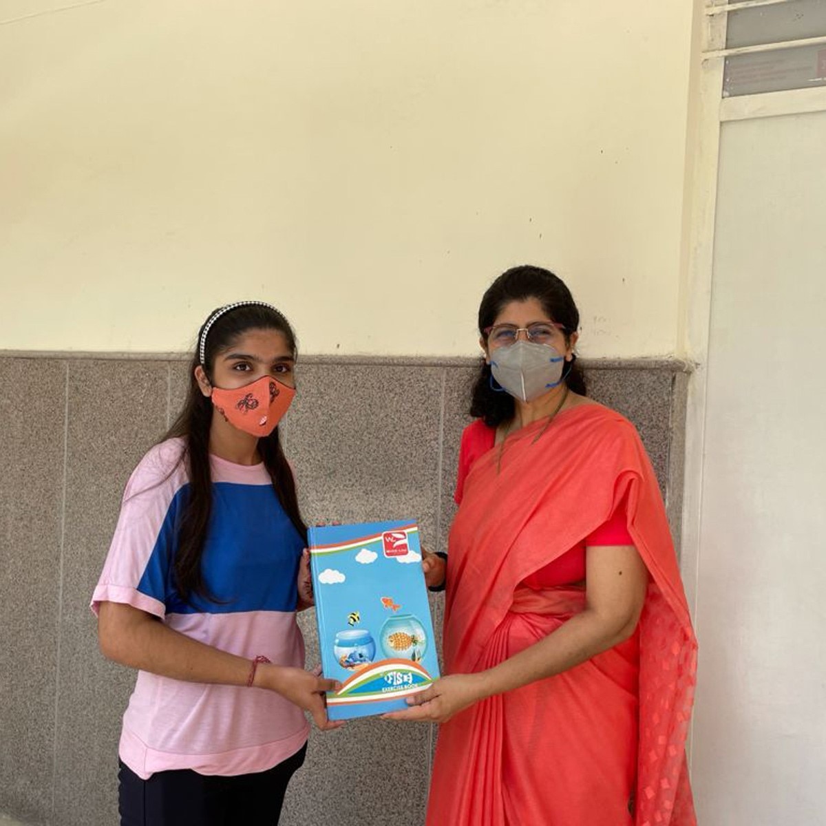 कोरोना काल में ऐसे की बच्चों की मदद (aajtak.in) 