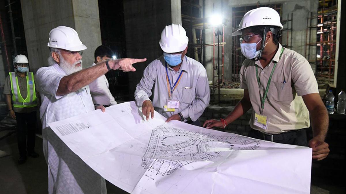 ग्राउंड जीरो पर पहुंचे पीएम नरेंद्र मोदी