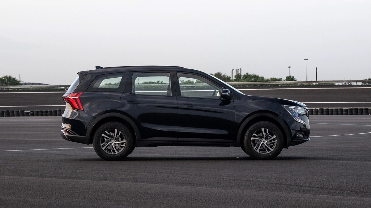 XUV700 के 5-सीटर पेट्रोल मॉडल