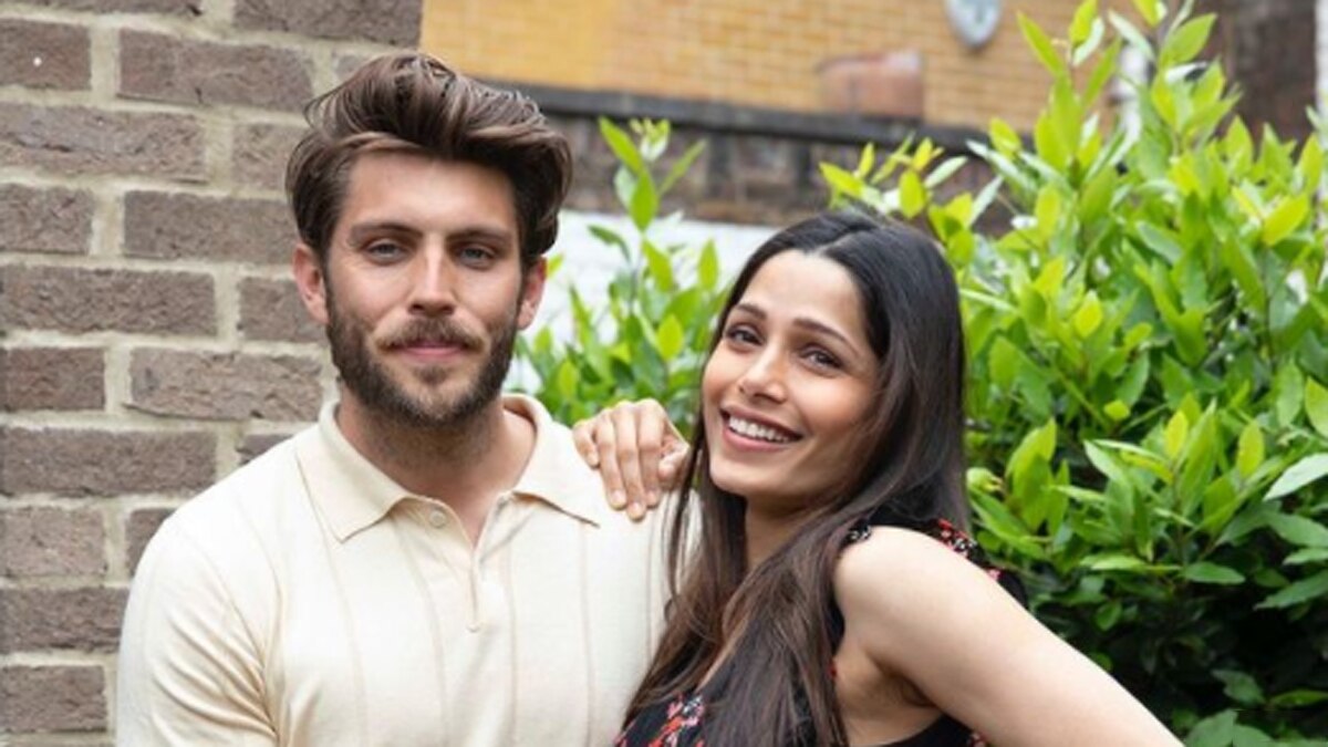 फ्रीडा पिंटो-Tran Cory 