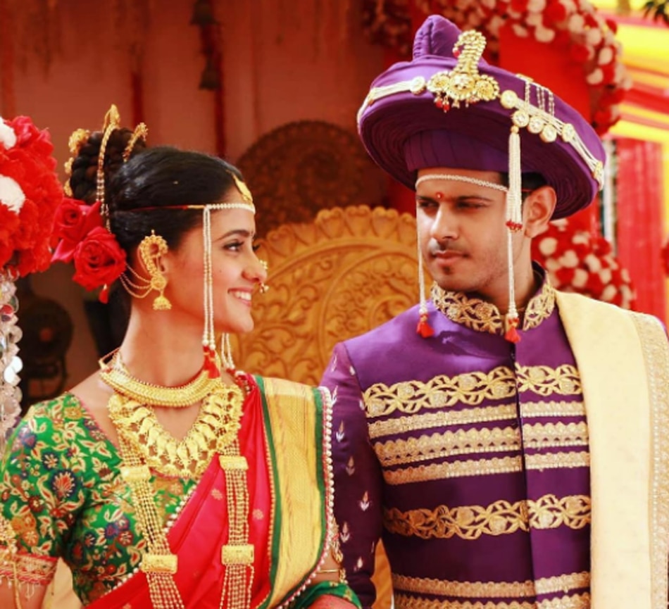 गुम है किसी के प्यार में