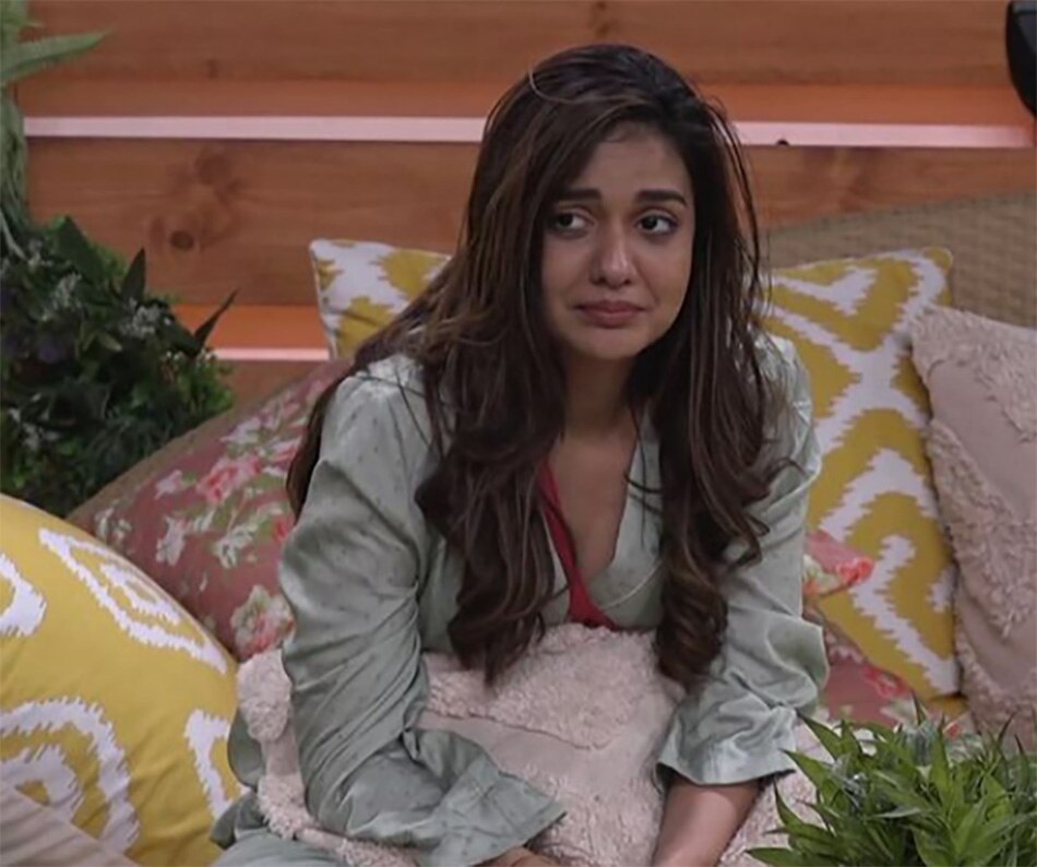 दिव्या अग्रवाल 