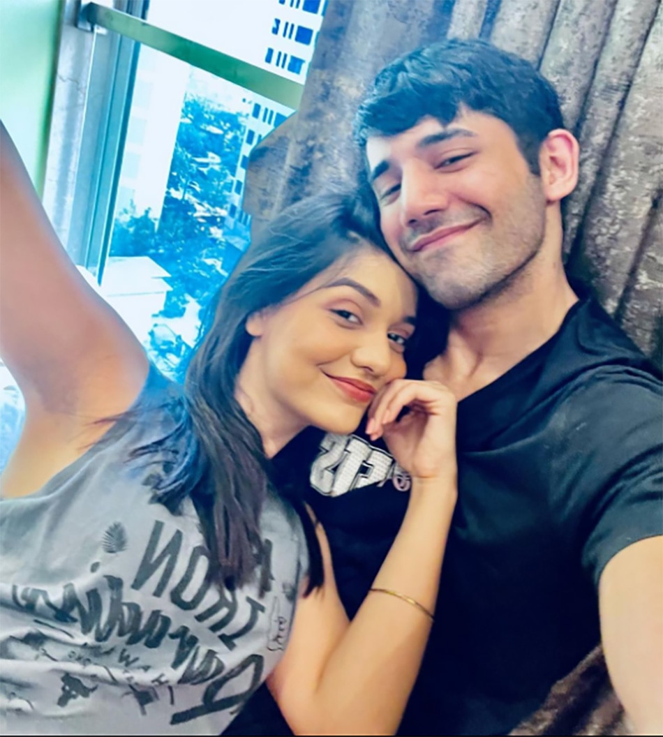 दिव्या अग्रवाल और वरुण सूद