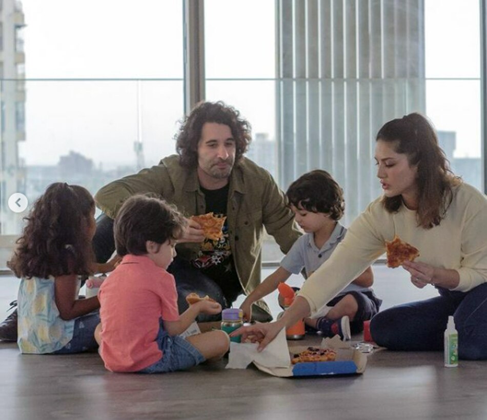 सनी लियोनी फैमिली के साथ