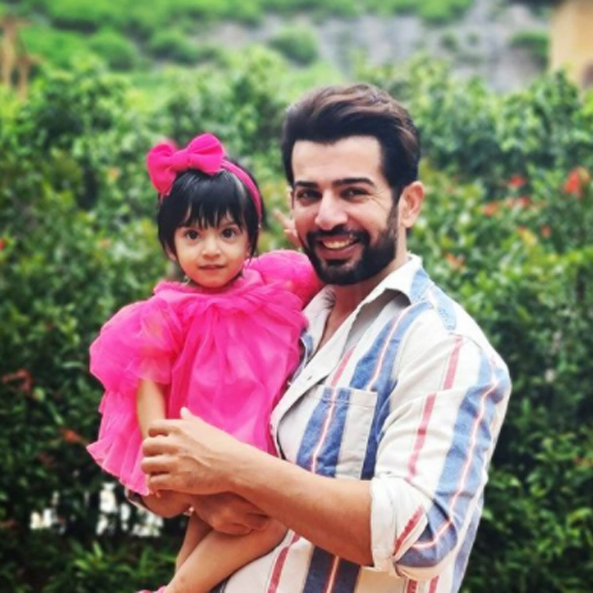 जय भानुशाली अपनी बेटी के साथ