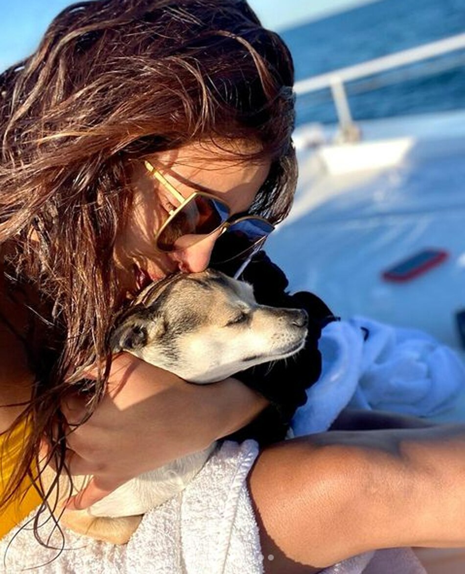 प्रियंका चोपड़ा अपने डॉगी के साथ