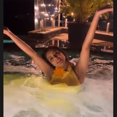 निया शर्मा