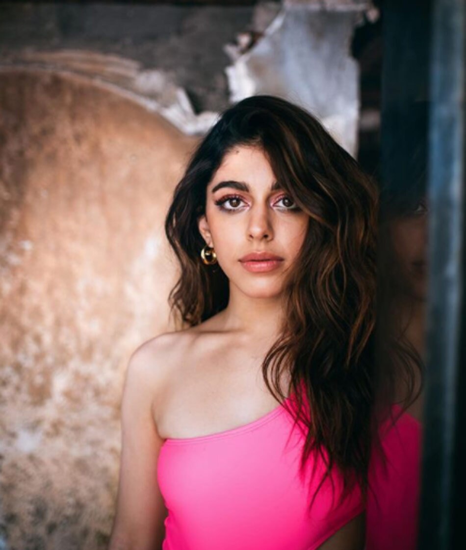 अलाया एफ.