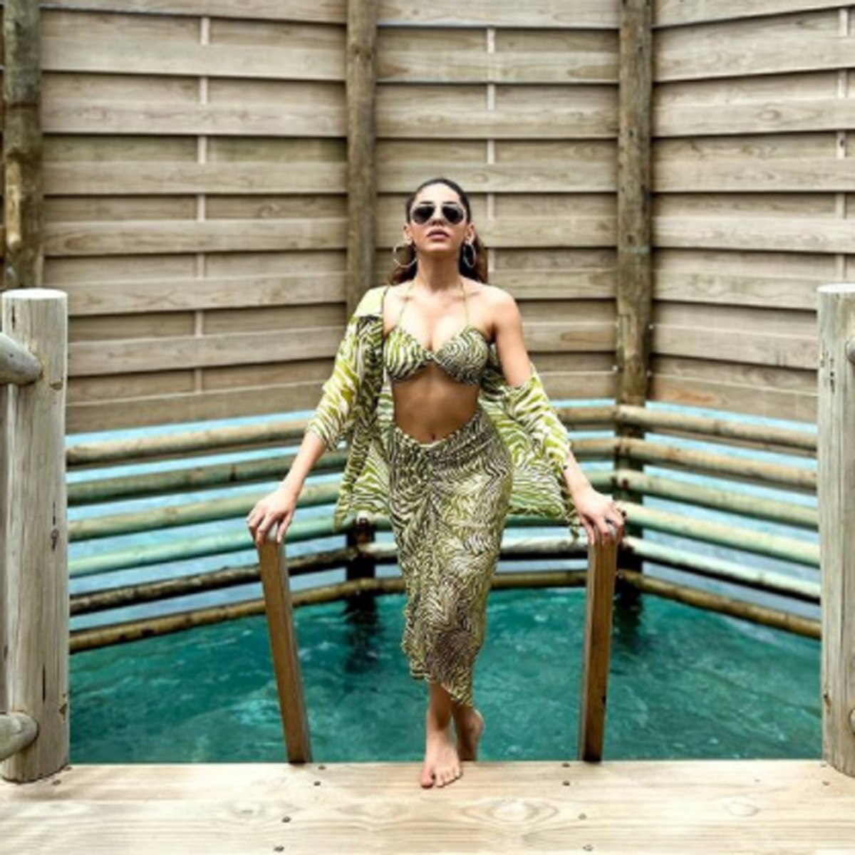 अलाया एफ.