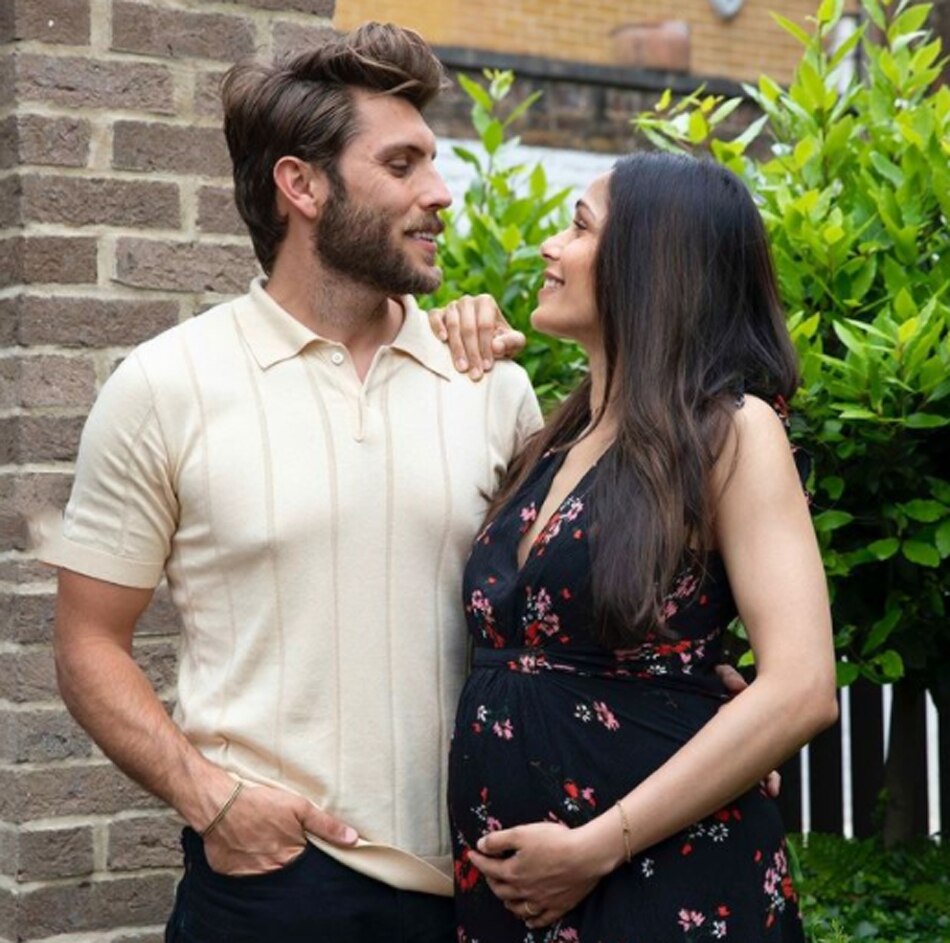 फ्रीडा पिंटो-Tran Cory 