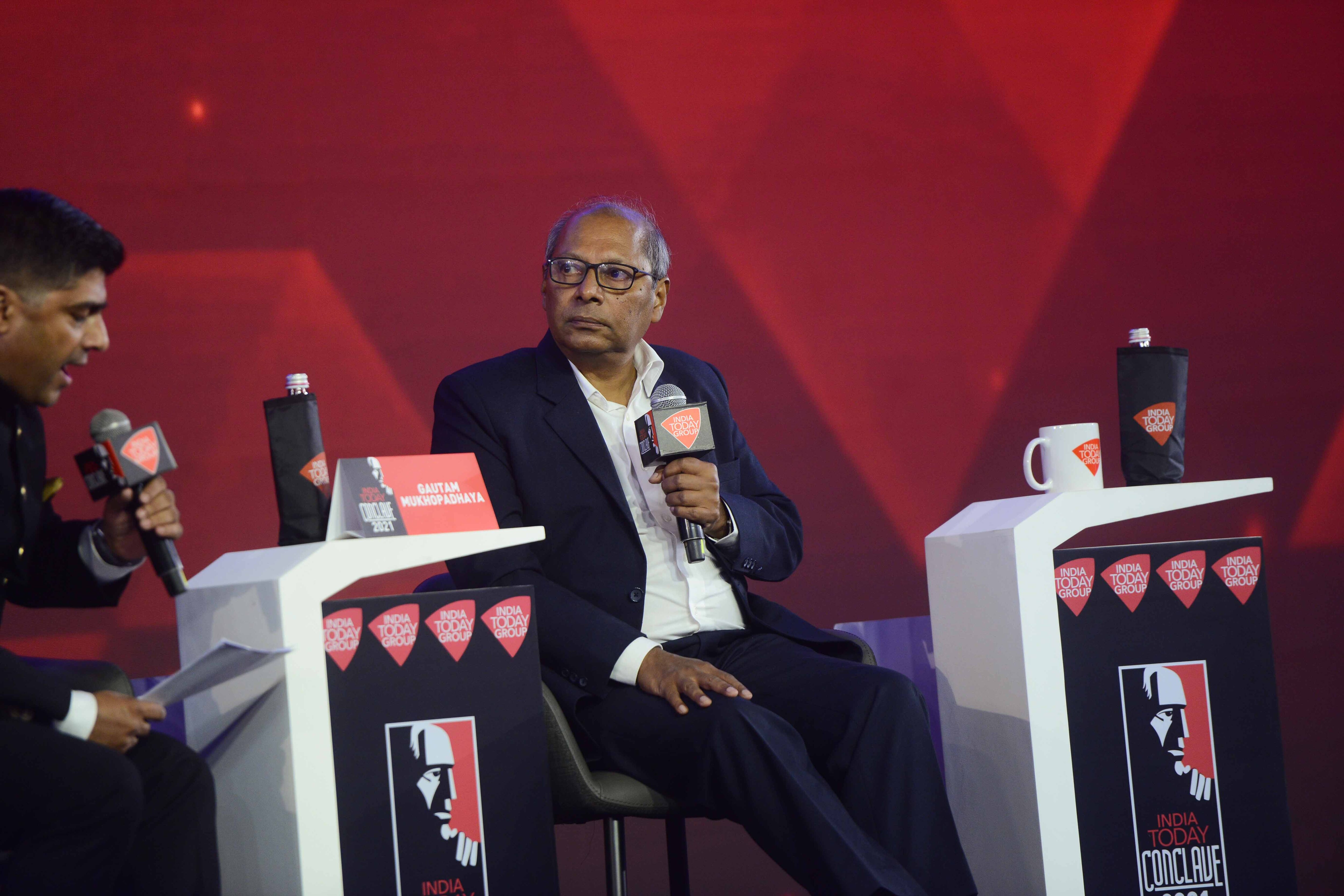 दुनिया को तालिबान पर प्रतिबंध लगाने की जरूरत