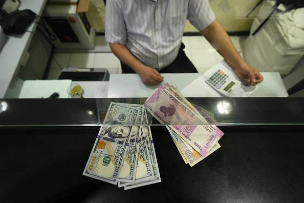 श्रीलंका में करीब 30 फीसदी सस्ता पेट्रोल (Petrol Price Sri lanka)