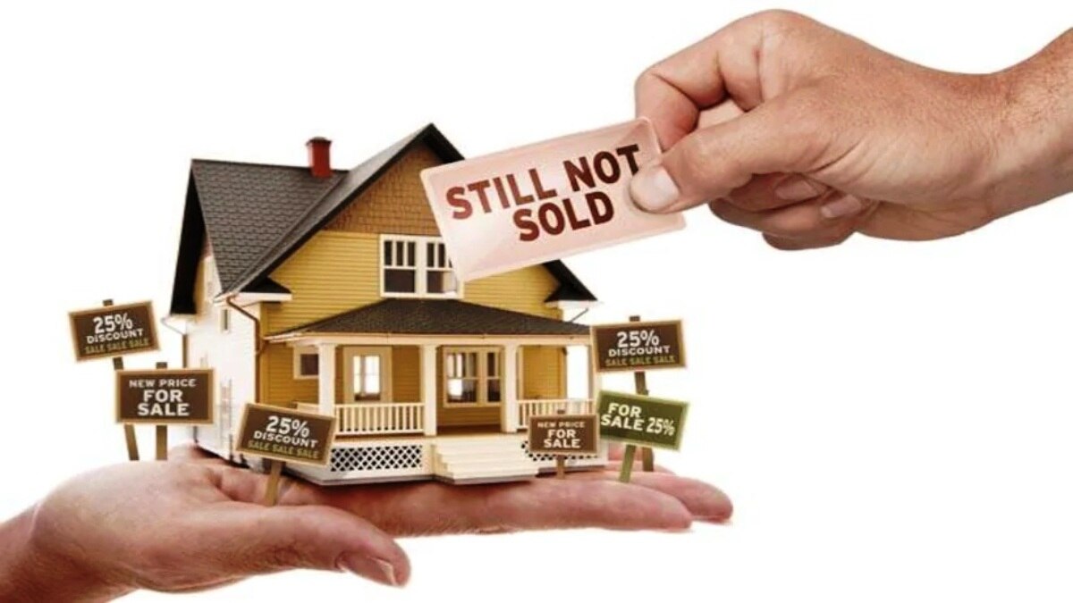 बिल्डर तरह-तरह के ऑफर दे रहे