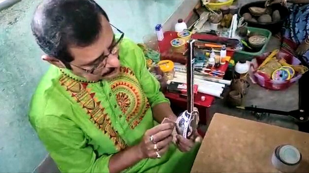 musical instruments are made from discarded junk