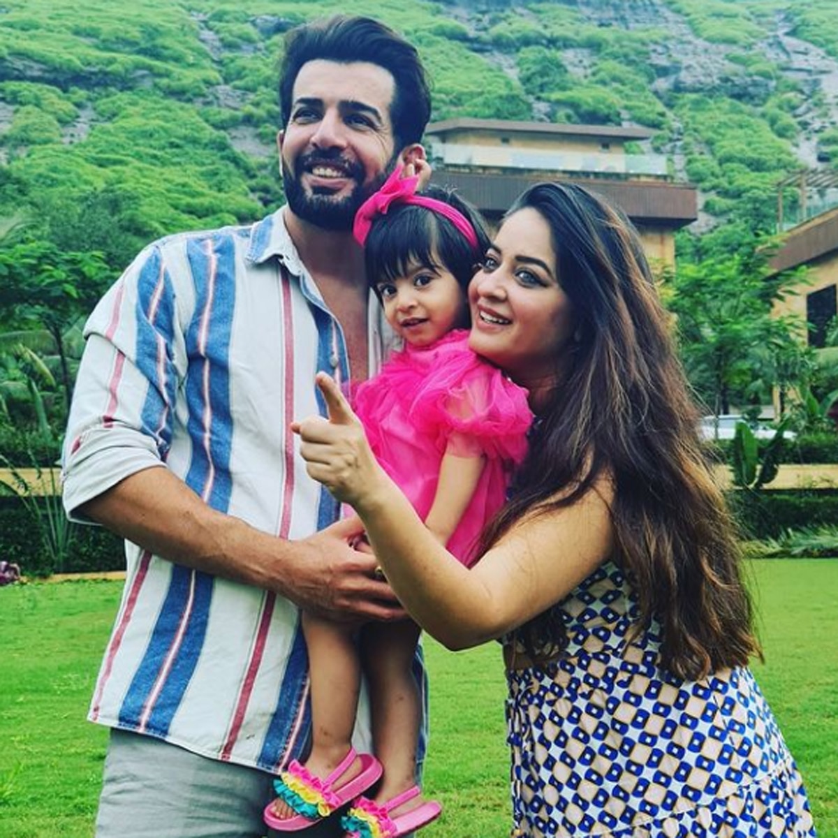 जय भानुशाली फैमिली के साथ 