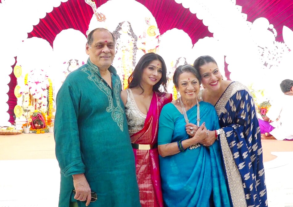 फैमिली संग काजोल का दुर्गा पूजा सेलिब्रेशन