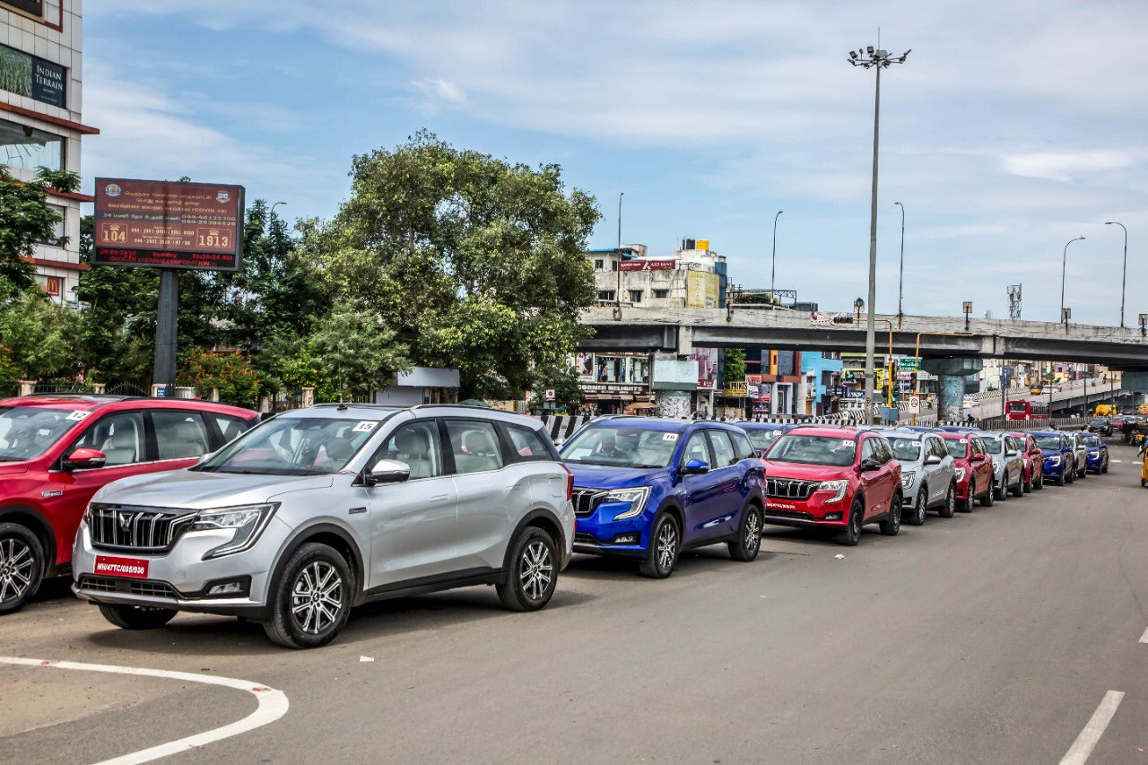 Mahindra XUV700 में फीचर्स