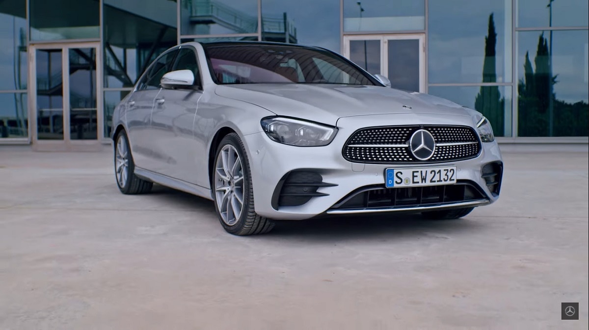 Mercedes-Benz ने बेची 8,958 गाड़ियां