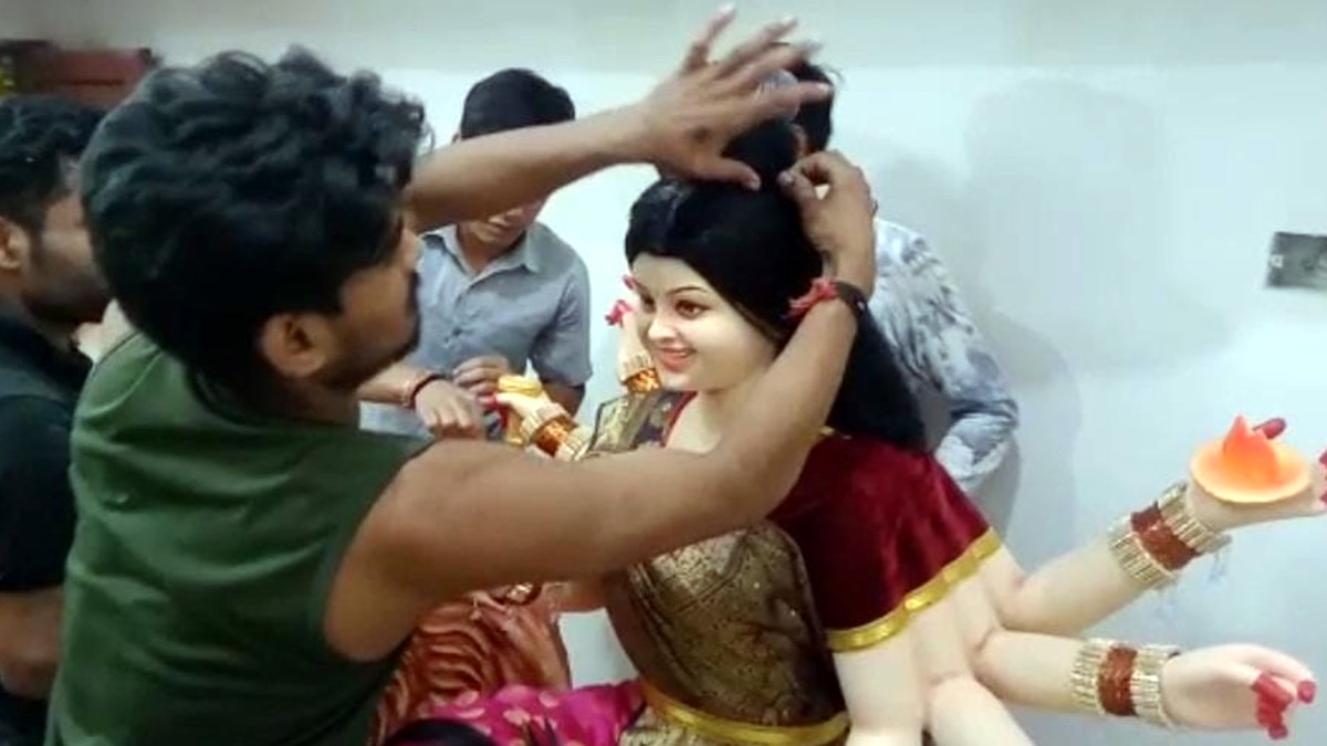 Goddess dugra happy posture