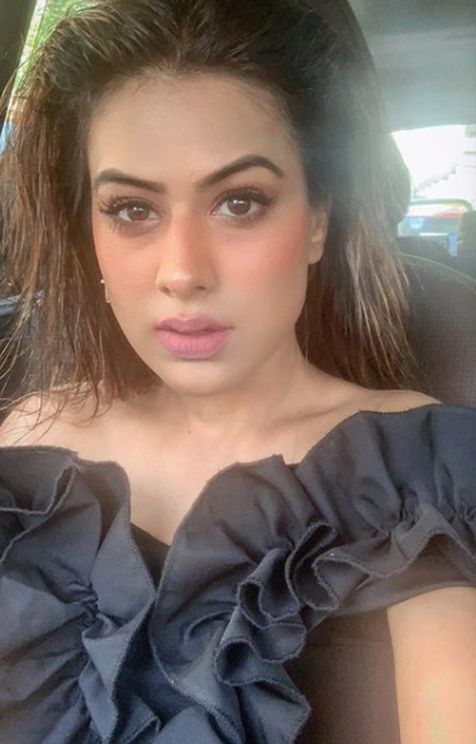 निया शर्मा 