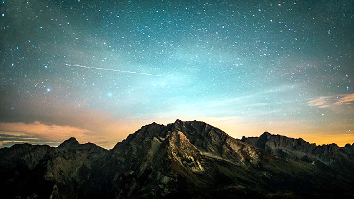 Satellite swarms night Pollution