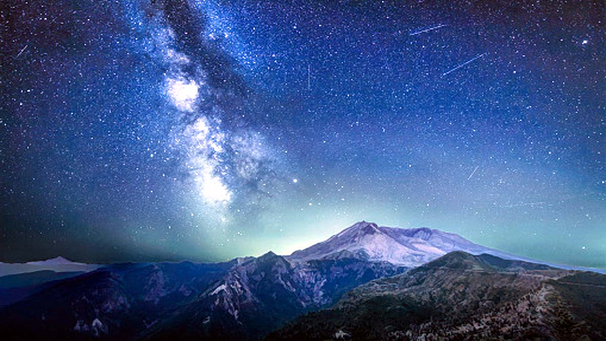 Satellite swarms night sky Pollution