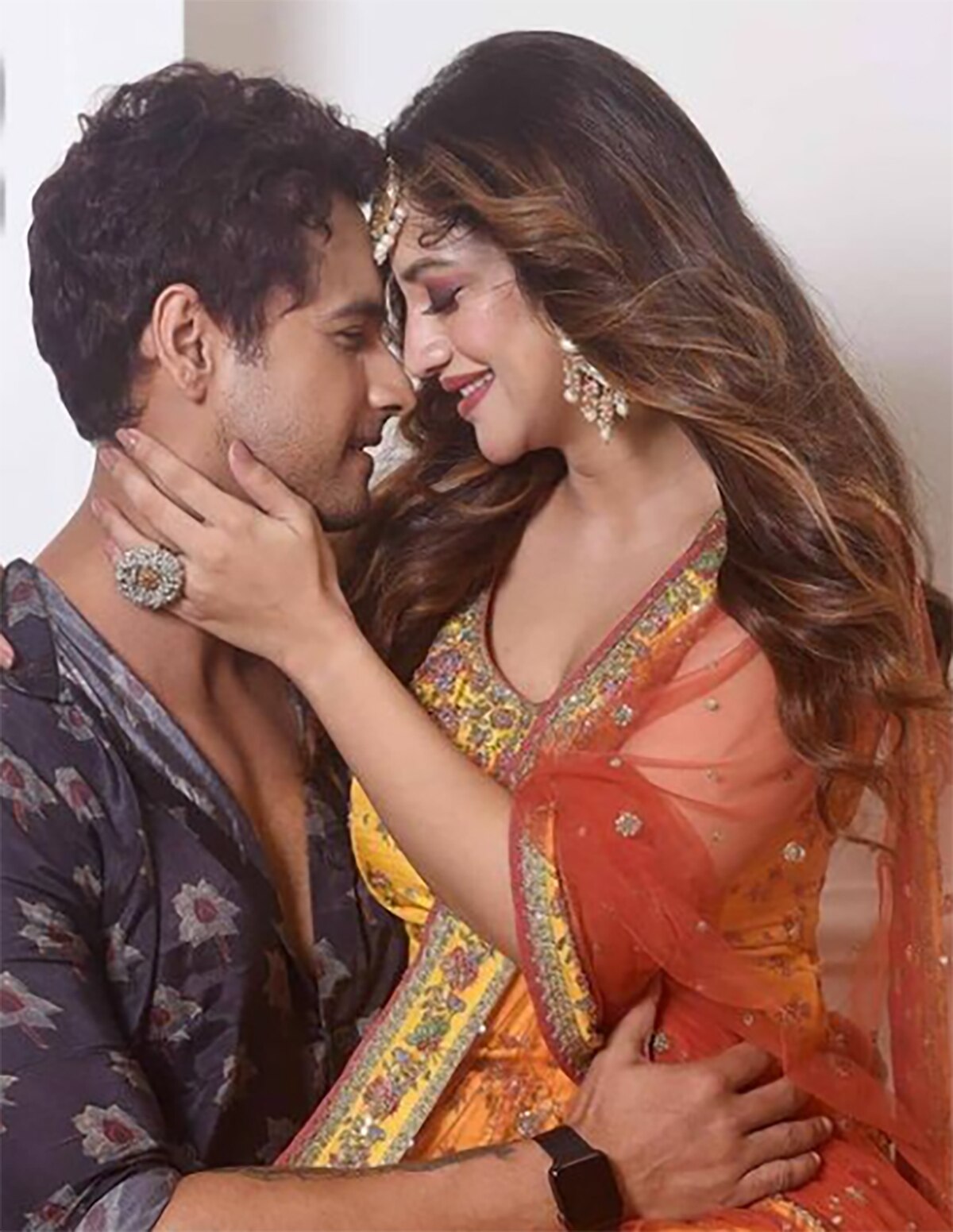 नुसरत जहां, यश दासगुप्ता