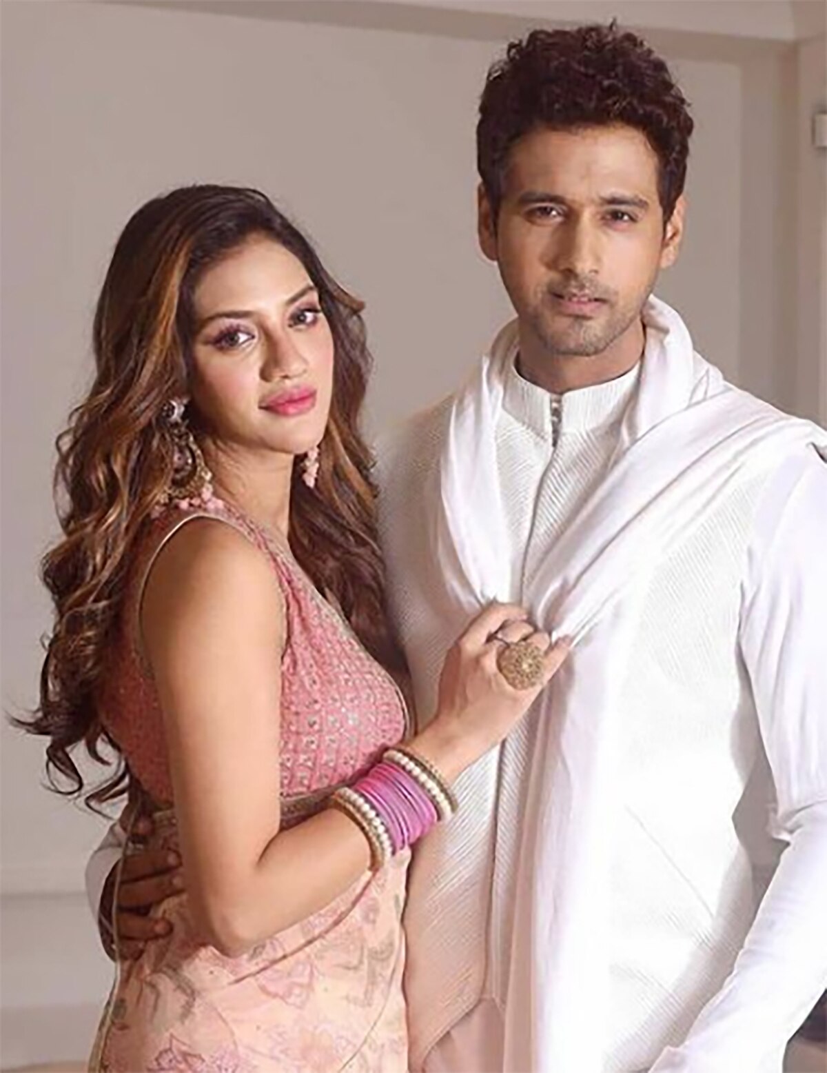 नुसरत जहां, यश दासगुप्ता