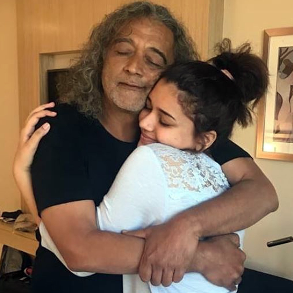 बेटी संग लकी