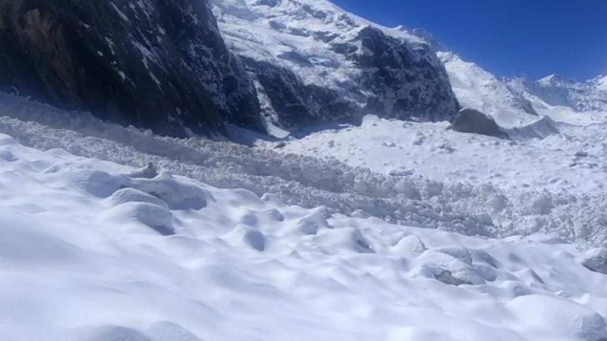 उत्तराखंड: दिपावली से पहले ही पहाड़ों पर जबरदस्त बर्फबारी