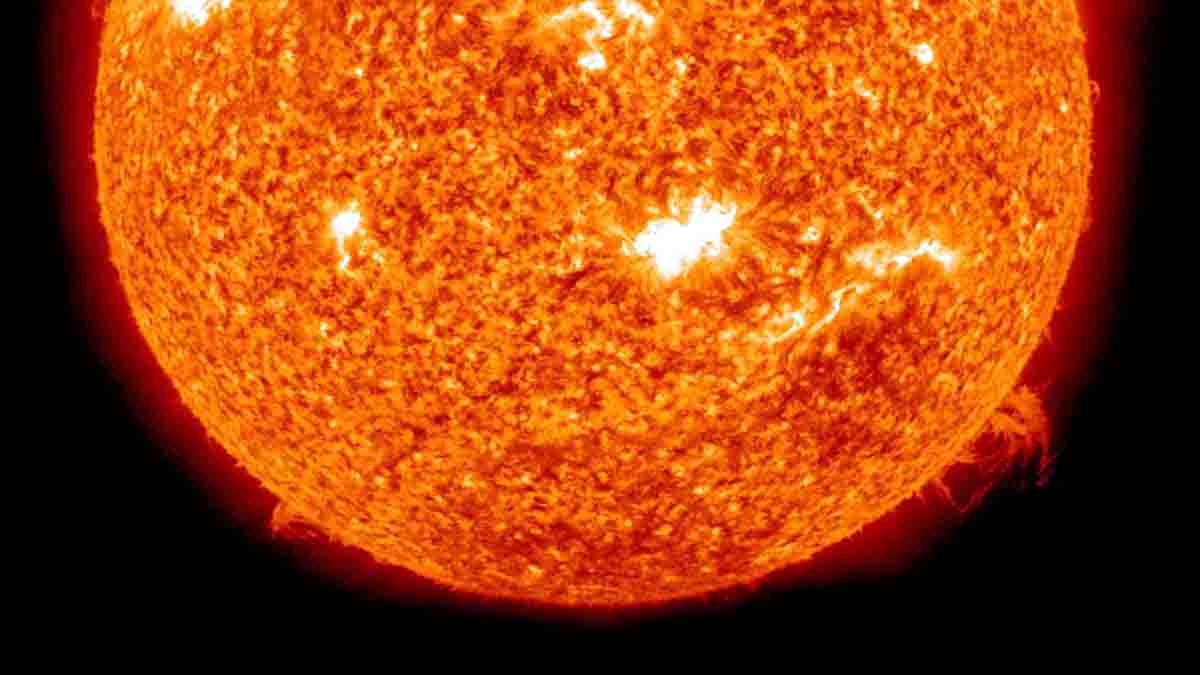 Sun fires off major solar flare